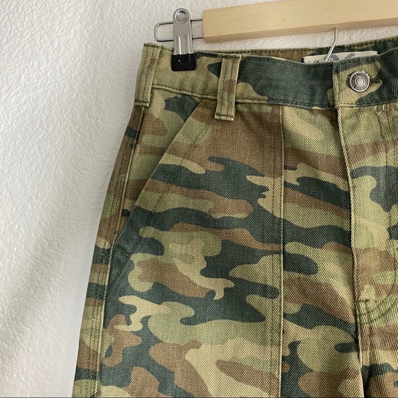 Free People- NWT High Rise Remy Camo Crop Pants - Picture 8 of 10